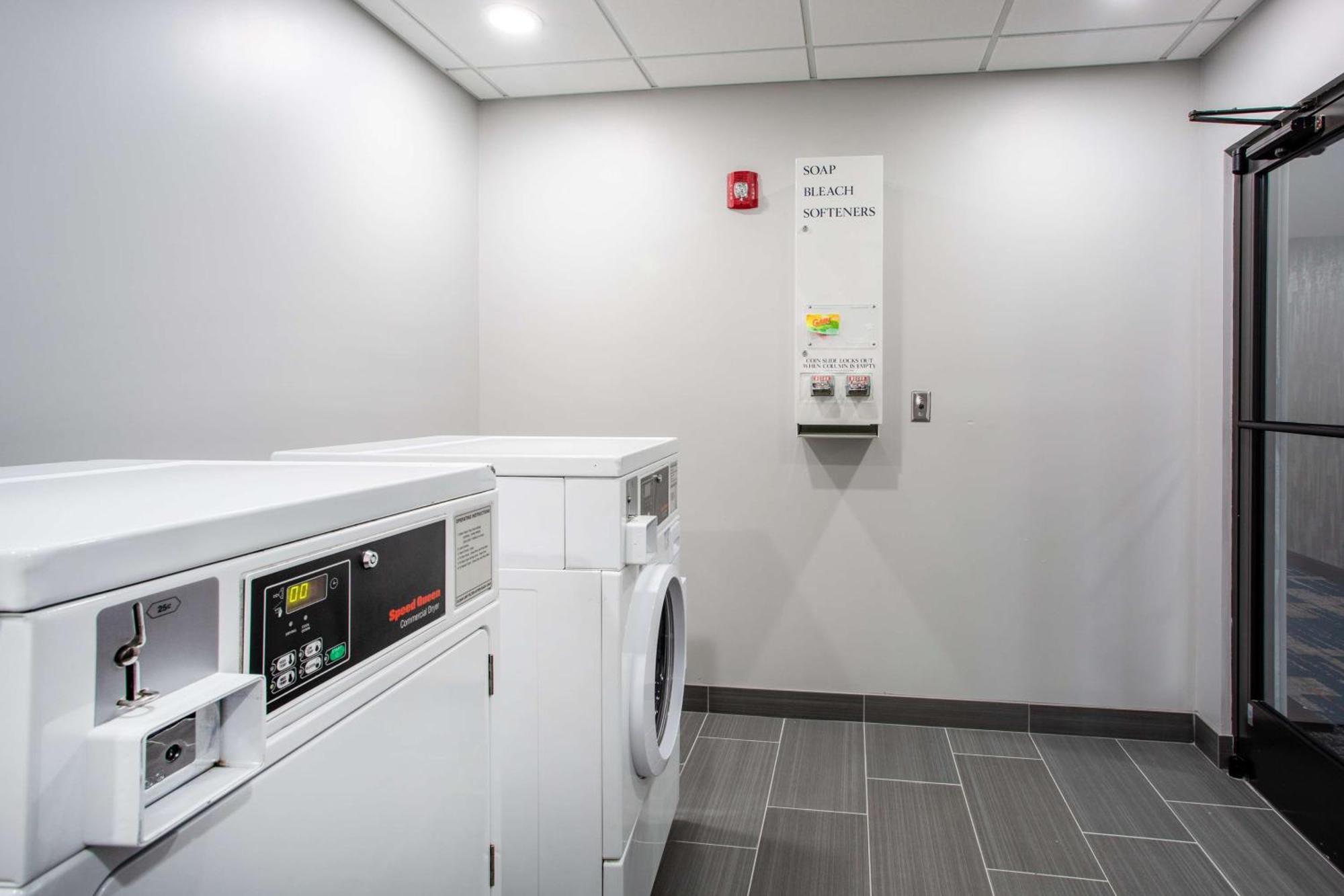Hampton Inn Elkins Kültér fotó